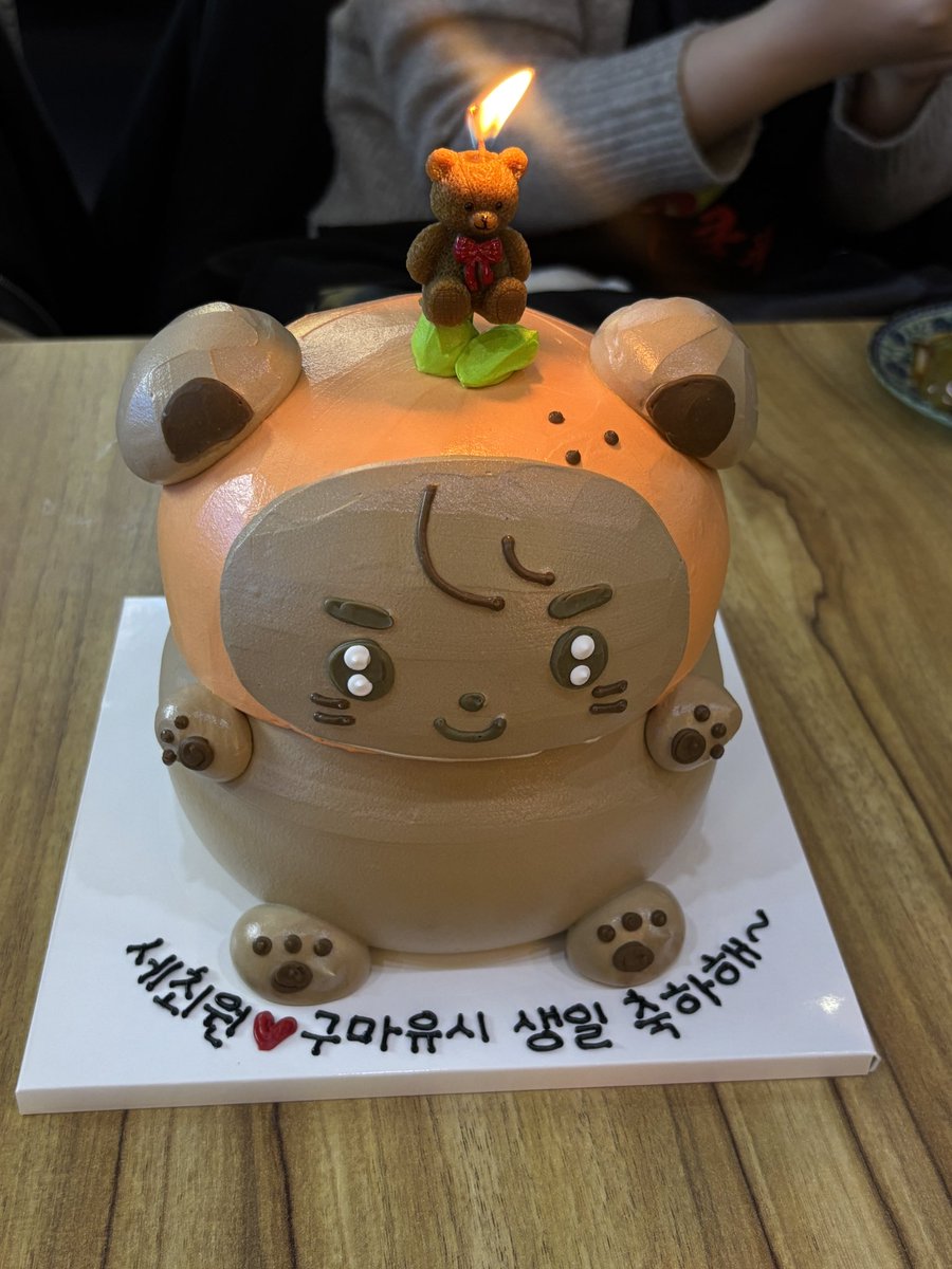 민형이랑 그리고 모두랑 행복한 하루를 보냈어요. 정말 잊지 못할 날이었어요. 🥲
저와 만나서 선물도 교환해주신 모든 분들 정말 감사드려요. 제가 한국어를 잘 못해도 여러분이 너무 따뜻하게 맞아주셔서 행복했어요! 
다음에는 경기장에서 만나요~🥰