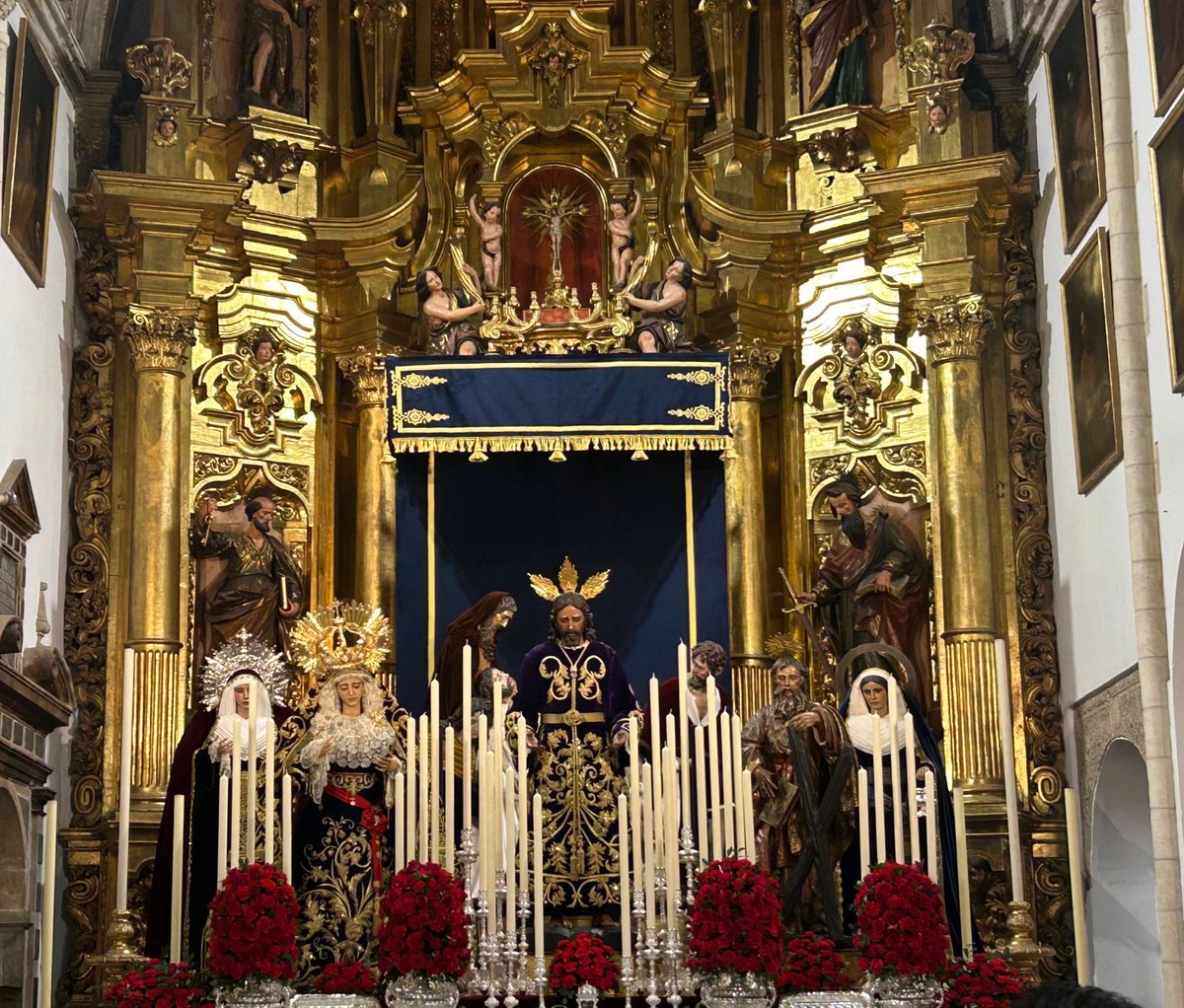 Este es el mensaje que ha enviado la <a href="/hdadsantamarta/">Hdad. de Santa Marta</a> a sus hermanos tras la colocación de un altar de la <a href="/HdadPanaderos/">Hermandad de los Panaderos</a> que tapa a sus titulares: 

“Ante el altar instalado en la Parroquia de San Andrés por la vecina Hermandad del Prendimiento para  la Misa Estacional del 425