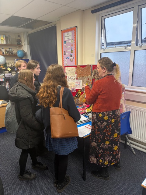 IbstockSchool's tweet photo. The Y9 Options &amp; Progress Evening is one of our most important nights of the year as we begin the GCSE journey with our Y9 students, supporting them to make the best decisions around the subjects they pick.
We were joined by local PCSOs &amp; the head of Ashby School Sixth Form. https://t.co/gXdkqhSs6R