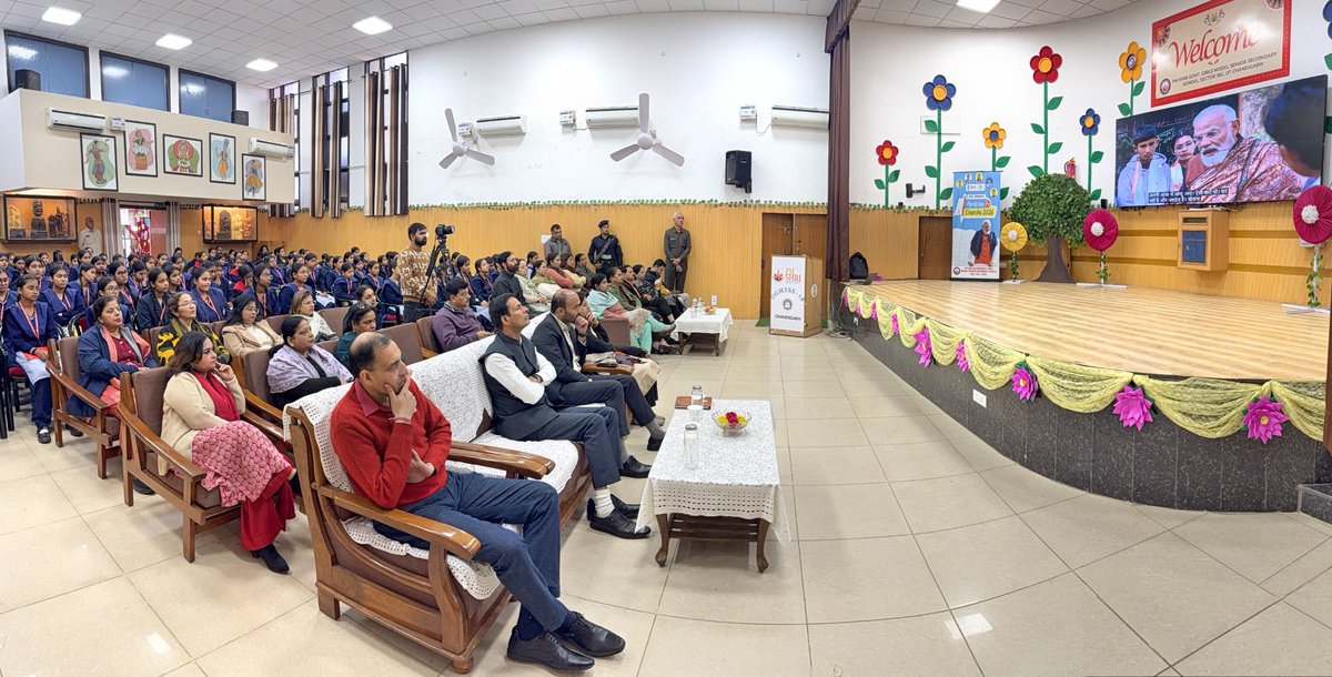 chandigarh_admn's tweet photo. Under the guidance of Hon’ble Chief Secretary Shri H. Rajesh Prasad, IAS, PM Shri Narendra Modi’s #ParikshaPeCharcha2026 at PM SHRI GGMSSS, Sector-18, Chandigarh inspired students with “Mann ko jodo, mann ko joto” - focus, discipline &amp; holistic growth beyond exams. 🇮🇳📘 https://t.co/l1bg7MxGyI