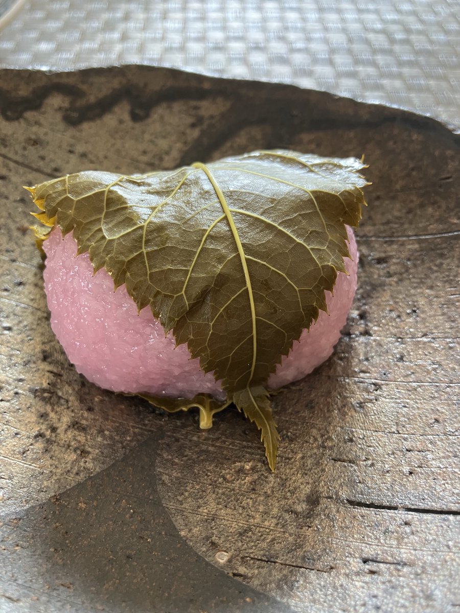 もう桜餅を食らう