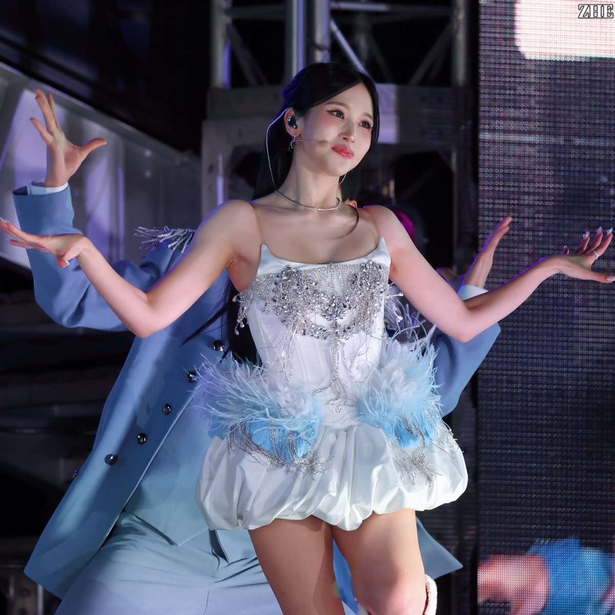 花道最前入れて、ドームとかより最前とステージの距離も近いから今までで一番近くでMISAMOのステージ見れた🥹💍
Confetti最高！紙の演出も最高！！🙏
#MISAMO #TWICE #ユニ春