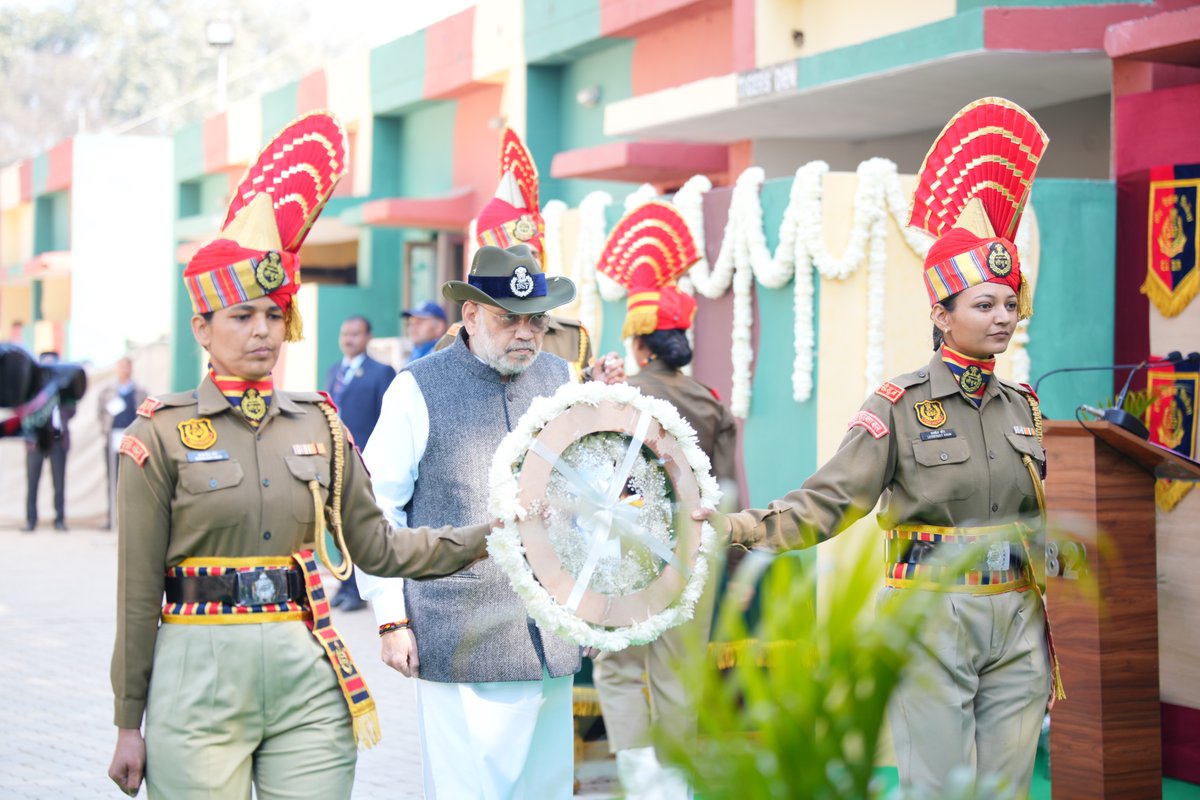 NavyaNehra's tweet photo. Salute to the silent sentinels of the border who serve without pause and protect without recognition. True guardians of the nation.
#BSFFirstlineofdefence #AlertBSF https://t.co/ynTCLcVgVK