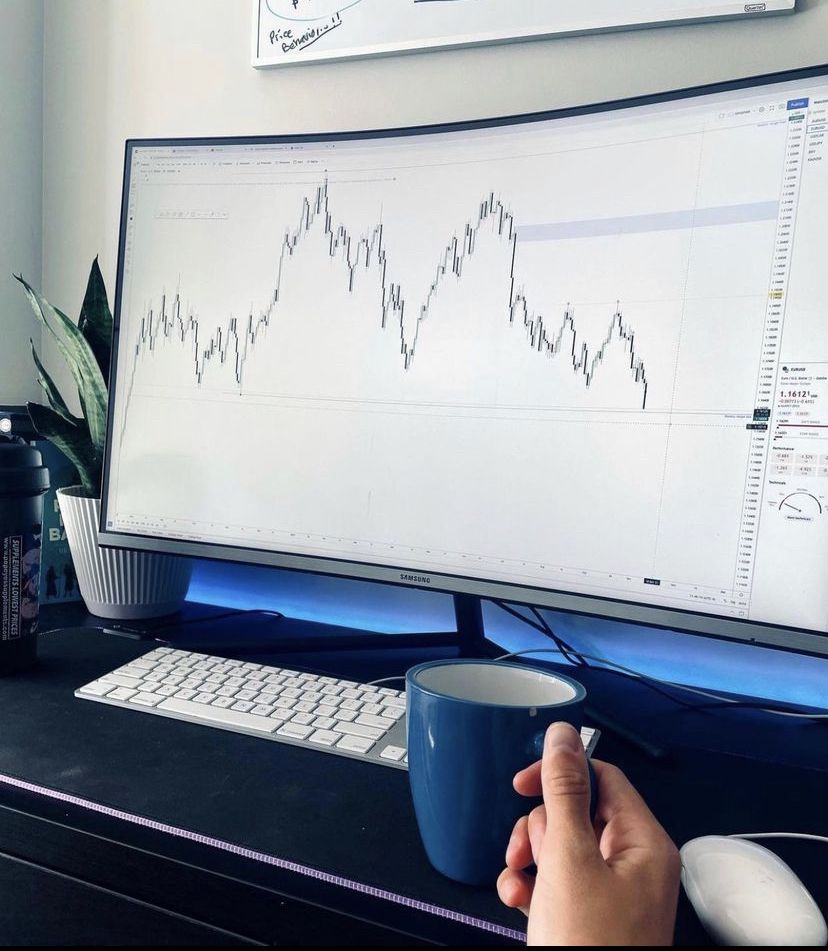 MustafijurFX's tweet photo. My best trading days start on Saturday.

The market is closed. The tickers have stopped moving. Most people are celebrating the weekend, but for a professional analyst, this is Game Time.

The profit isn't made when you click . It's made in the preparation you did earlier. https://t.co/I6yEjaf4G7