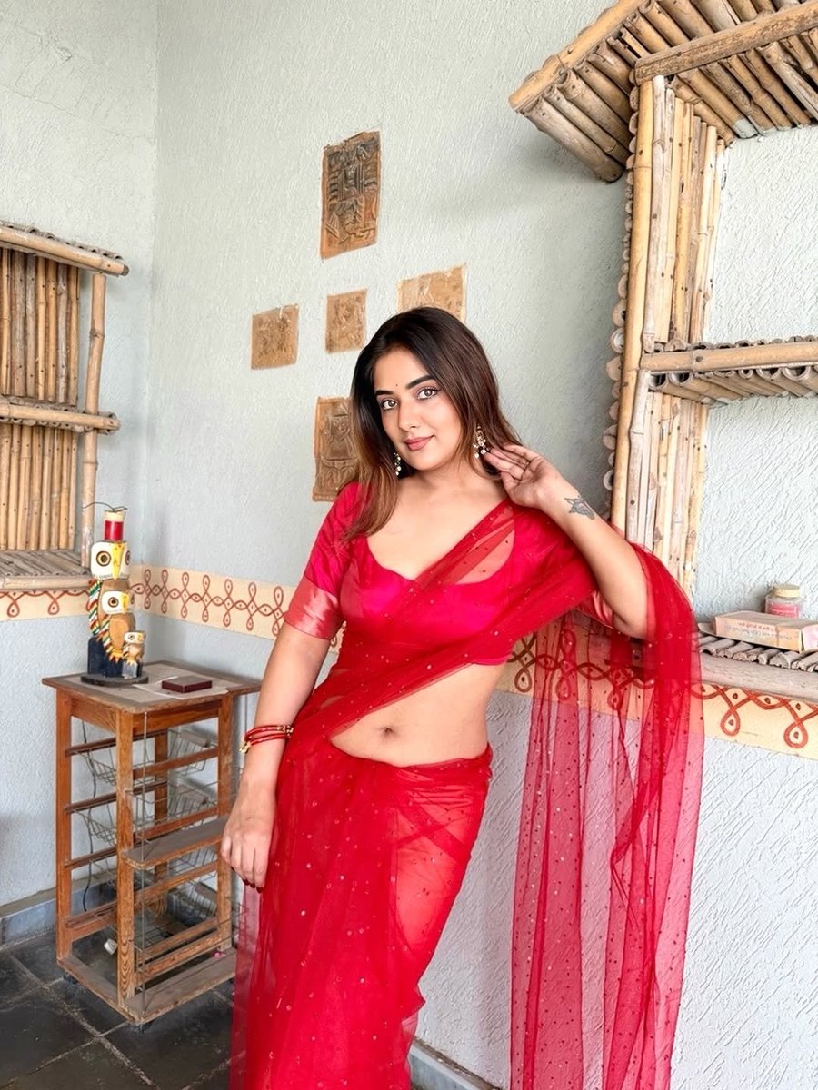 indian_beautee's tweet photo. Stunning as usual ♥️♥️♥️

Natasha 😘👑

#NatashaSingh
#NavelGlow https://t.co/70eIzdx9oa