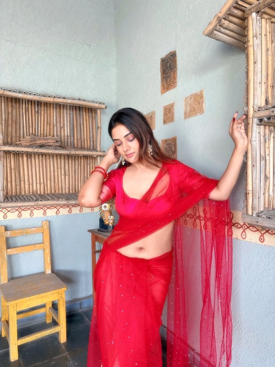 indian_beautee's tweet photo. Stunning as usual ♥️♥️♥️

Natasha 😘👑

#NatashaSingh
#NavelGlow https://t.co/70eIzdx9oa