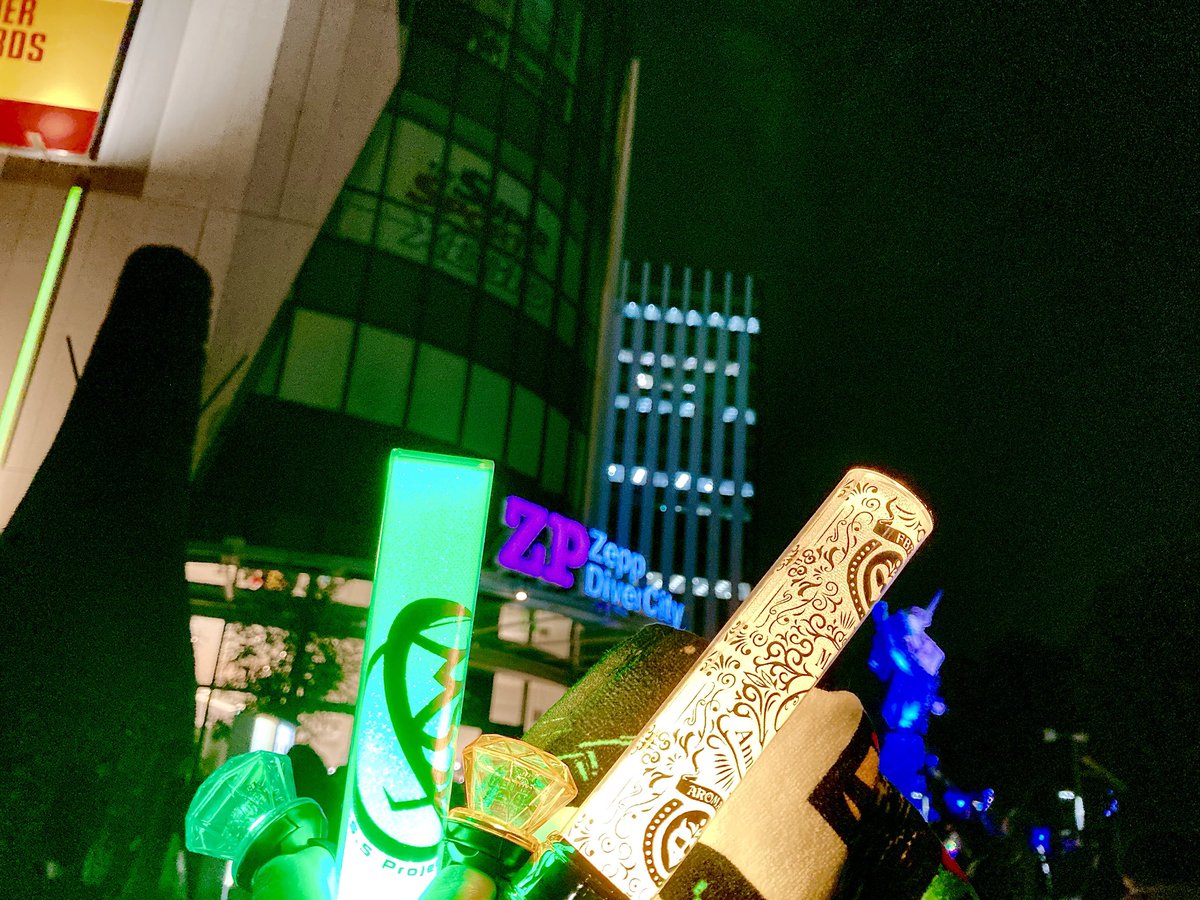 timatimajelly's tweet photo. レア曲たくさんで最高でした！！！！ずっと聞きたかった曲ばかりだったので全力で楽しみました😌次も楽しみ〜！
ビジュ最強なきっくんさんの目の前だったのでずっと拝んでました感謝……
 #MSSPAbyss https://t.co/CVR56yJEsd