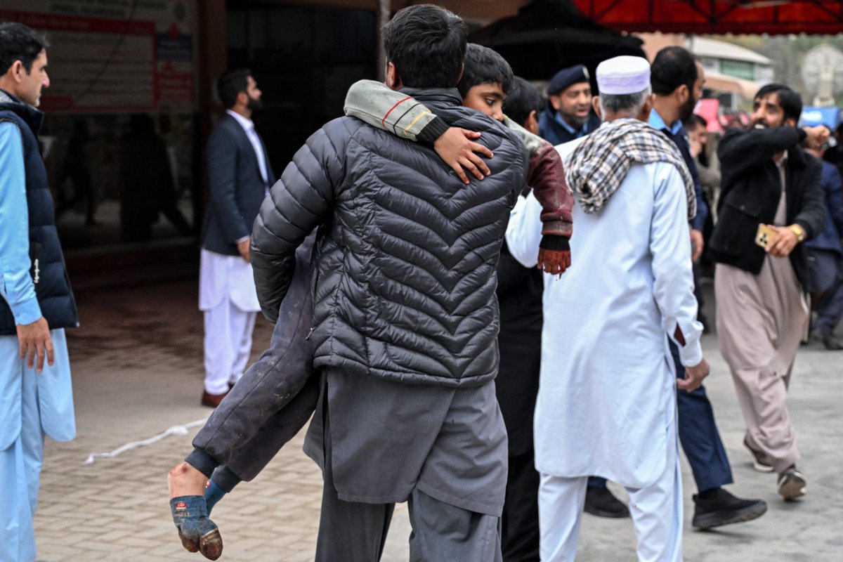 Muslim's tweet photo. 🚨🇵🇰 At least 31 killed in suicide bomb attack at Shia-majority mosque during Friday prayers in Islamabad, Pakistan https://t.co/glCsSdOUvr