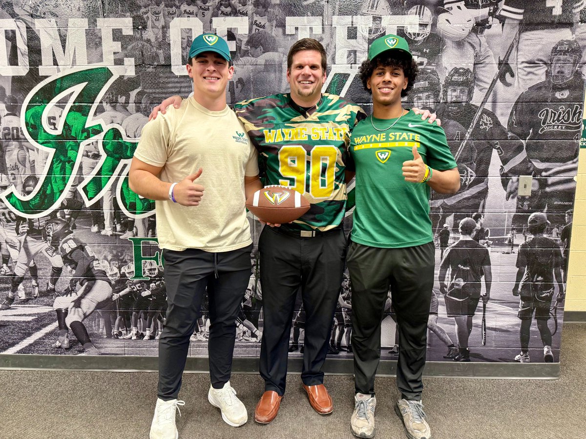 Coach__Robinson's tweet photo. Very cool moment this week as I have been in one spot long enough to see guys all the way through from Freshman to Seniors... Just one of the rewarding pieces of coaching... These guys have bright futures! Pumped for them. #GratefulFriday https://t.co/yq7SbW0vsv