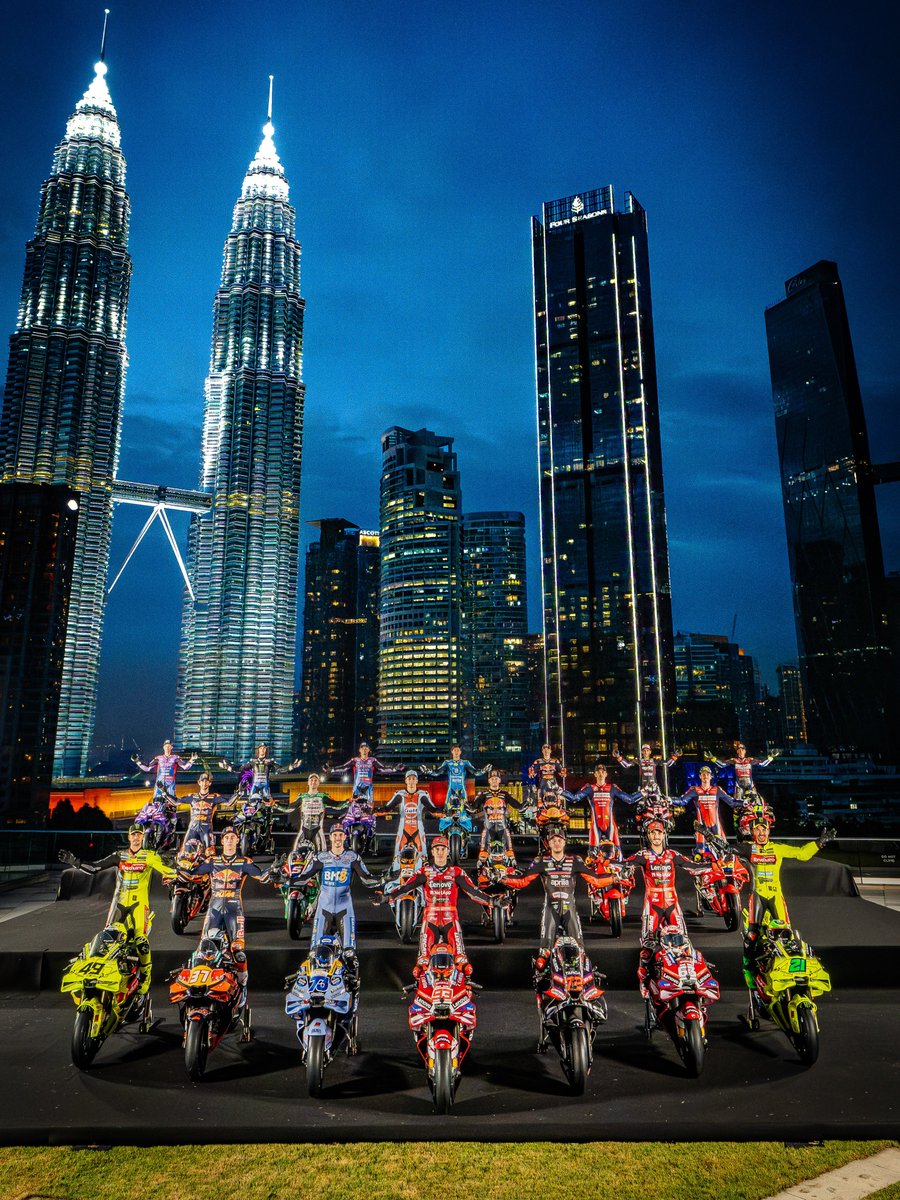 にしちゃんさん 専用ページ( * ॑꒳ ॑*) これは日本ではすしざんまいのポーズですね。 ひーちゃん@hitoming51