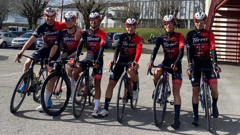 FBarceloTeam's tweet photo. 💚 Todo listo para comenzar nuestra aventura en el prestigioso y exigente #EssorBasque con el Tour de Basse Navarre.

🔢 Dorsales 190 a 196
🛣️ 111 kilómetros | 3 PM | 3 MV | 1 SE
📳 Live-text en @directvelo
🏁 Meta sobre las 16:45

💪🏻 ¡A por todas, chicos! https://t.co/jfWXnELr1Y