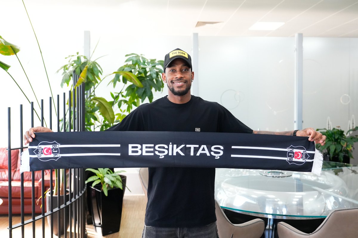 Transfer görüşmesine başladığımız Amir Murillo, görüşmeleri sürdürmek ve sağlık kontrolünden geçmek üzere İstanbul’a geldi. 🦅