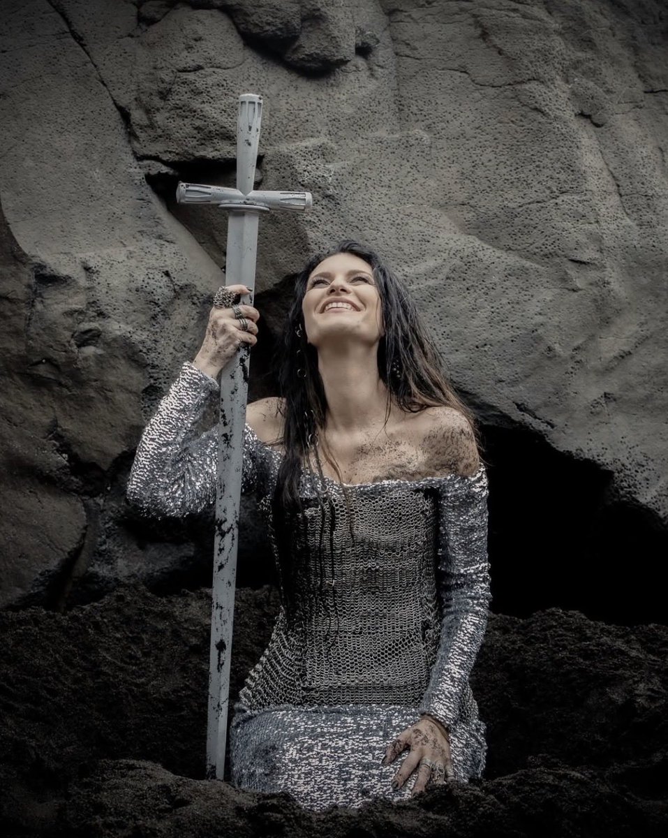 corazonpausini's tweet photo. Ya en todas las plataformas digitales el nuevo disco de @LauraPausini IO CANTO 2!😍 https://t.co/P5vc7XXQ7d