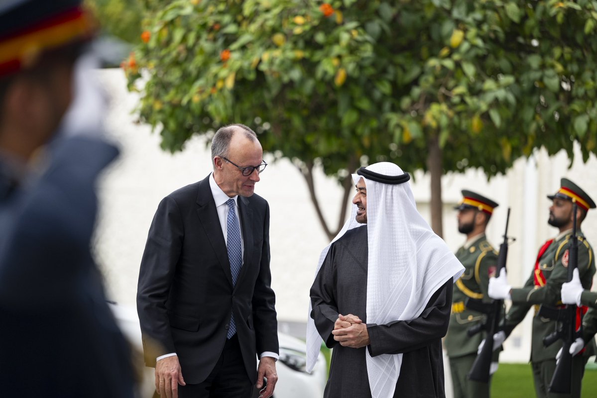 MohamedBinZayed's tweet image. التقيت اليوم في أبوظبي معالي فريدريش ميرتس، مستشار جمهورية ألمانيا الاتحادية، حيث بحثنا مختلف جوانب العلاقات الممتدة بين بلدينا، والعمل المشترك لمواصلة الزخم في مسار هذه العلاقات خاصة في المجالات التي تخدم التنمية المشتركة. الإمارات حريصة على تعزيز علاقاتها التنموية مع ألمانيا في…