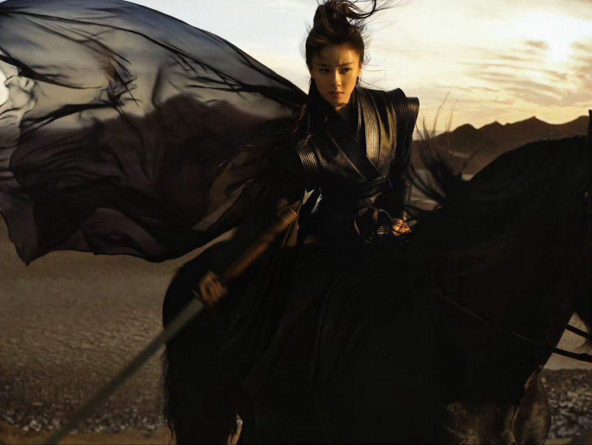 หล่อไม่แบ่งใครมากก ไป๋ลู่บทจะหวานก็หวานเลยแต่พอแต่งแนวผชละโคตรเท่ ฟีลนักฆ่าเงาอันดับหนึ่งมาก #ไป๋ลู่ #คดีพิศวงเสียงกระซิบในหมอก