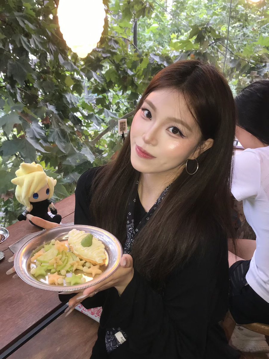 Roofppo0_0's tweet photo. 烦恼会解决烦恼🎀 https://t.co/PxG6C7TIoM