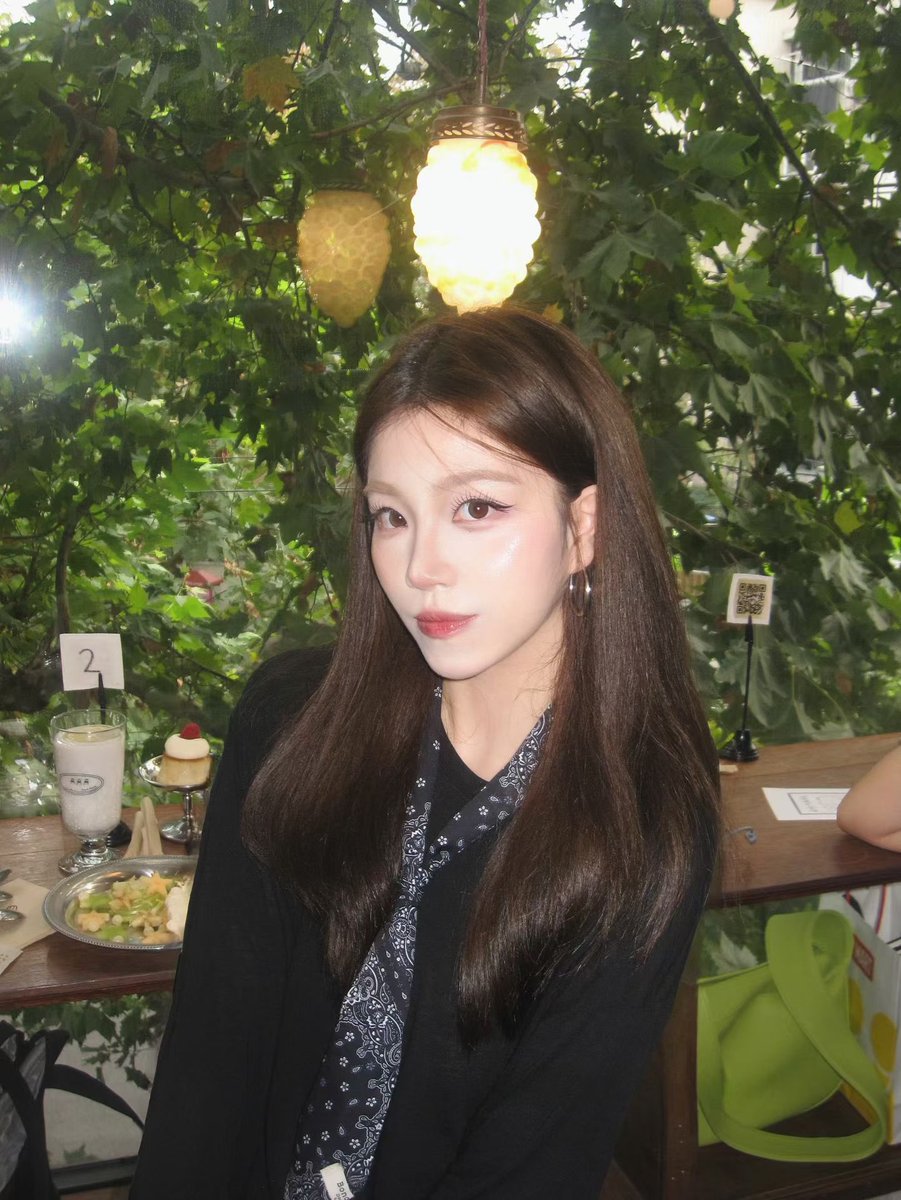 Roofppo0_0's tweet photo. 烦恼会解决烦恼🎀 https://t.co/PxG6C7TIoM
