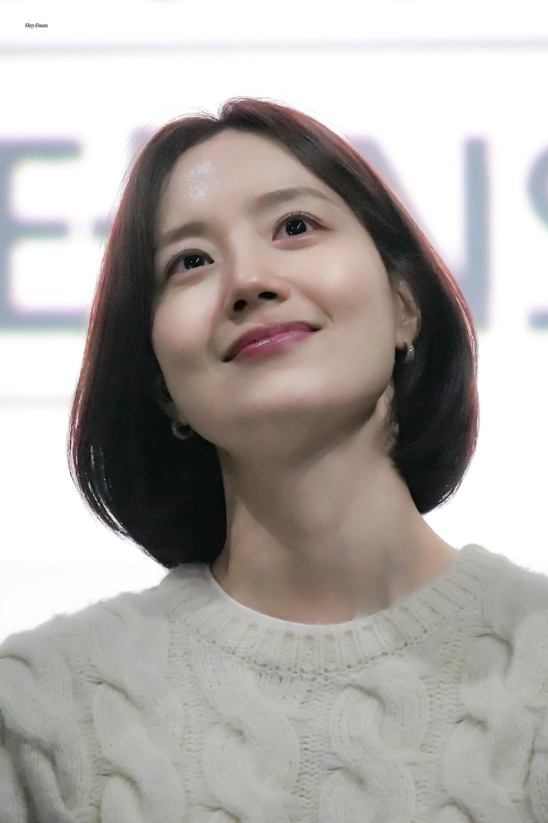 260117 영화 하트맨 무대인사

관객들 앞에 섰을 때
누구보다 반짝이는 여자...

#문채원 #MoonChaewon