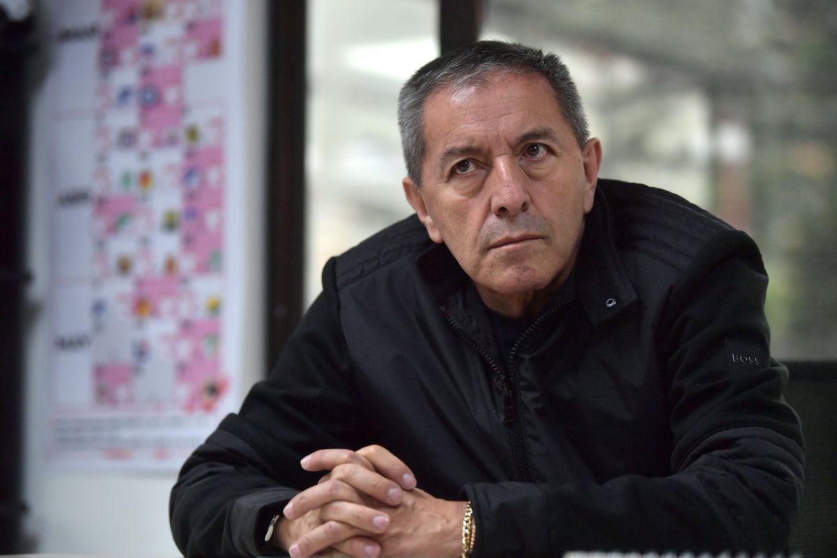 Sebas22mg's tweet photo. Eduardo Méndez soltó varias noticias de #SantaFe en #PalabrasMayores a @velezfutbol 

🦁 Mañana salen los abonos de Copa Libertadores, que se venderán desde el domingo 8 de enero. 
🦁 Ya tienen charlados al central (Brayan Ceballos y a un extremo que pidió Repetto). ⬇️ https://t.co/7fJjkhdPUr