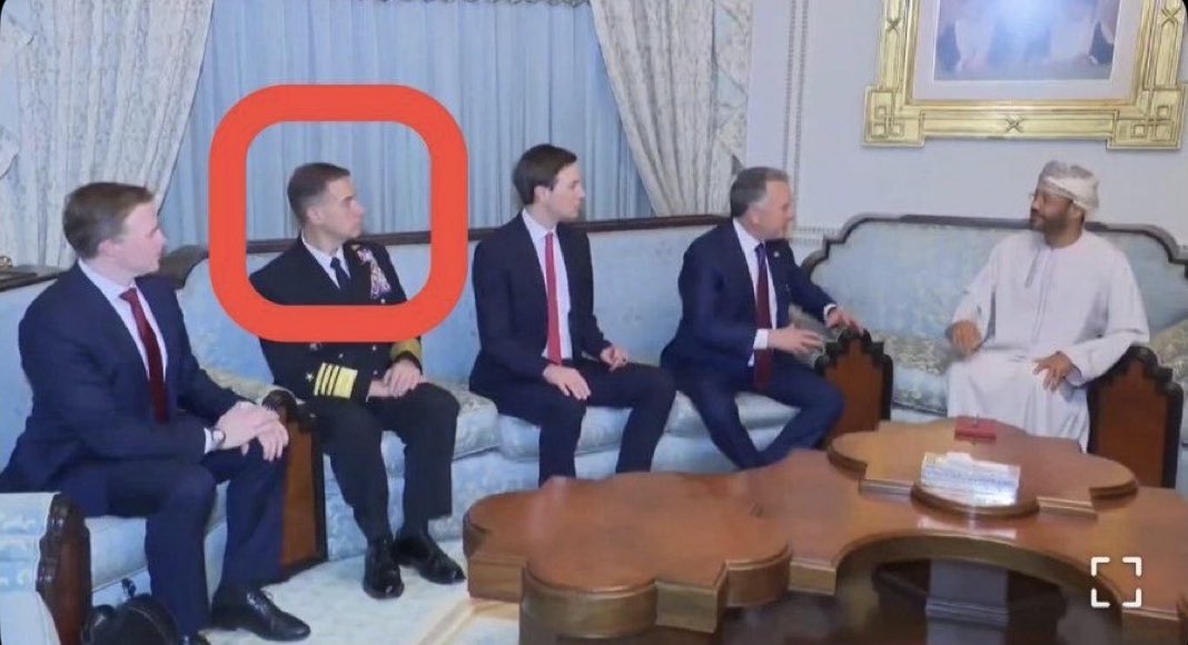 خبر موثق دارم که تا مذاکره شروع شده، ژنرال کوپر پرسیده که سردار سلامی تشریف نمیارن؟ وزیر خارجه عمان بعد از مشورت با عراقچی گفتن که نه متاسفانه در دسترس نیستن. ژنرال کوپر دوباره پرسیده پس امیر حاجی زاده چطور؟ در همین لحظه از اتاق بغلی؛ دلا دیدی که حاجی زاده هم رفت 😭🤮