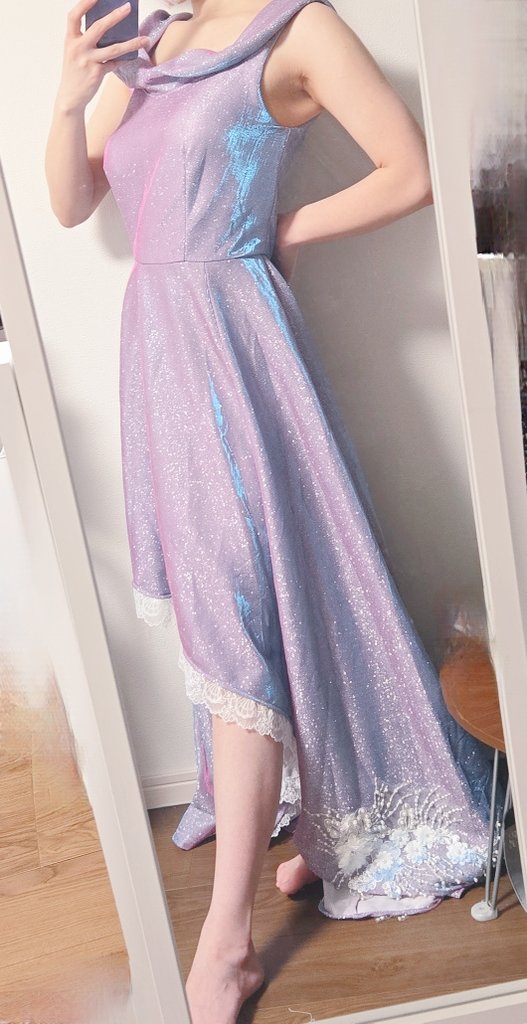 Yurmelさん(<a href="/Yurmel2/">Yurmel</a>)さんにアリエルのヒレとパパドレスを作って頂きました〜✨❤どちらも生地見つけたとき「これしかない！」と思っても自分じゃ無理･･･ってなったのを助けていただきました😭ほまに素晴らしい･･･飛沫に見立てたレースもつけてもらいました･･･ありがとうございました✨✨🧜‍♀️