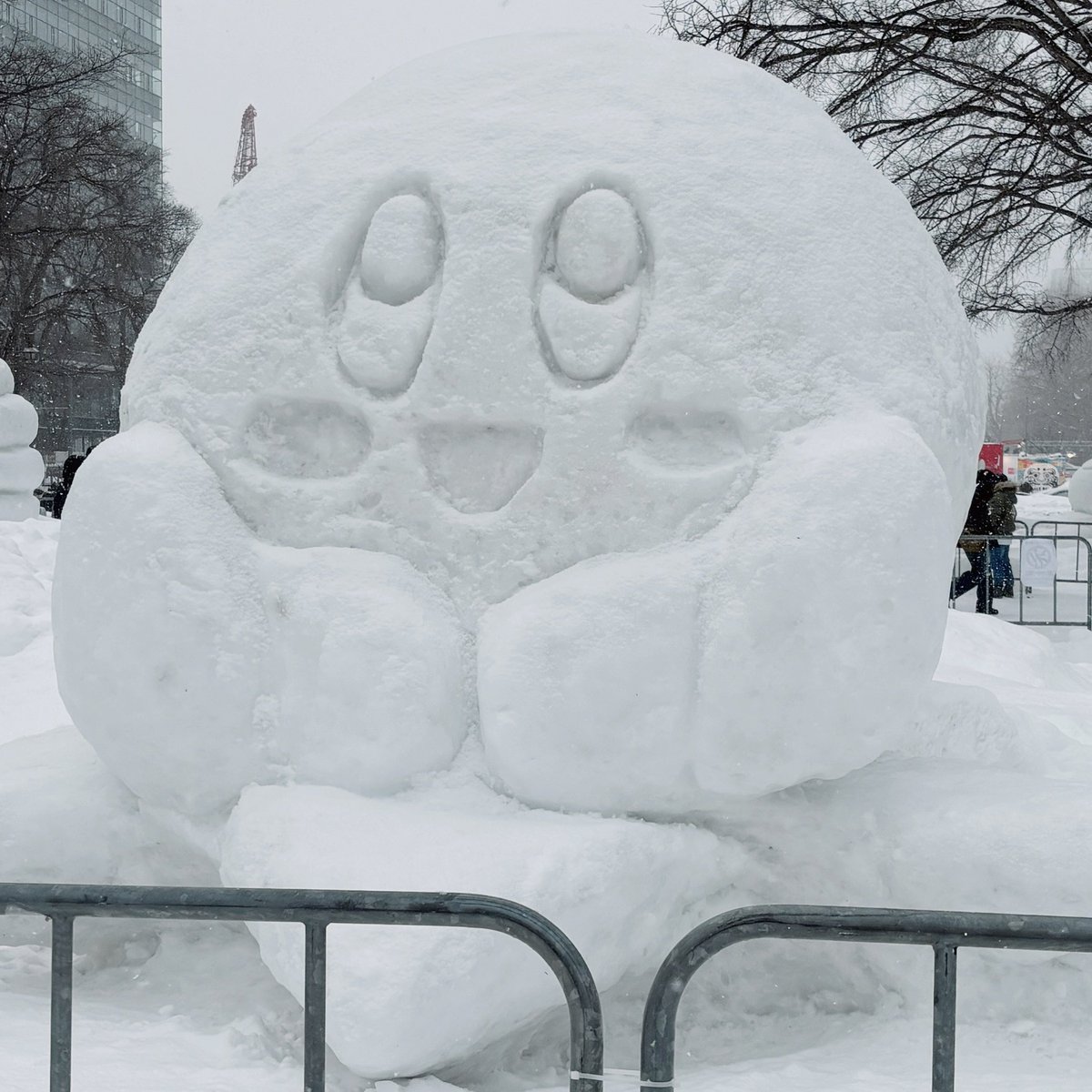 nire023's tweet photo. 雪まつりにカービィちゃんいた❗️（市民雪像） https://t.co/PiMbiG9DgW