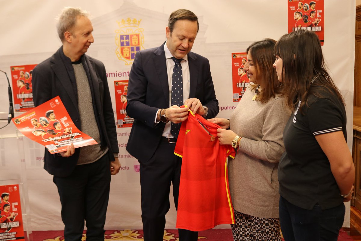PalenciaAyto's tweet photo. 💜🏈 #Palencia se cita en San Valentín con el #rugby. La selección española absoluta jugará en #LaBalastera el sábado 14 de febrero,20 h, frente a #Suiza, en un partido oficial del Rugby Europe Championship 2026. Ya se han vendido 1.500 #entradas, 10€ adultos y 5€ menores de 12 https://t.co/TQKjHGqJ2s