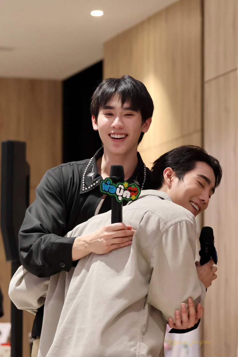 yuzu_piripiri's tweet image. Happiness ✨✨

抱き付く理由が出来て良かったね@fforcejs  🤭💕

FORCEBOOK MOS EP9
#MelodyOfSecretsEP9
#fforce_ #kasibook #ฟอสบุ๊ค