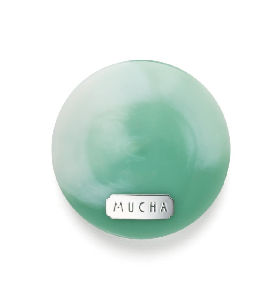 ミュシャ“翡翠風”コンパクトの練り香水、「雨上がりの夜明けの香り」をスズラン＆月桂樹で表現 - fashion-press.net/news/143093