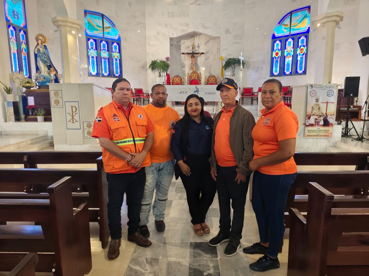 DefensaCivilRD's tweet photo. La #DefensaCivilRD en #SanchezRamirez participó en una misa de acción de gracias, donde nuestros miembros recibieron la bendición por sus buenos esfuerzos en preservar vidas ante situaciones de emergencia. https://t.co/LiAAm3OHe0