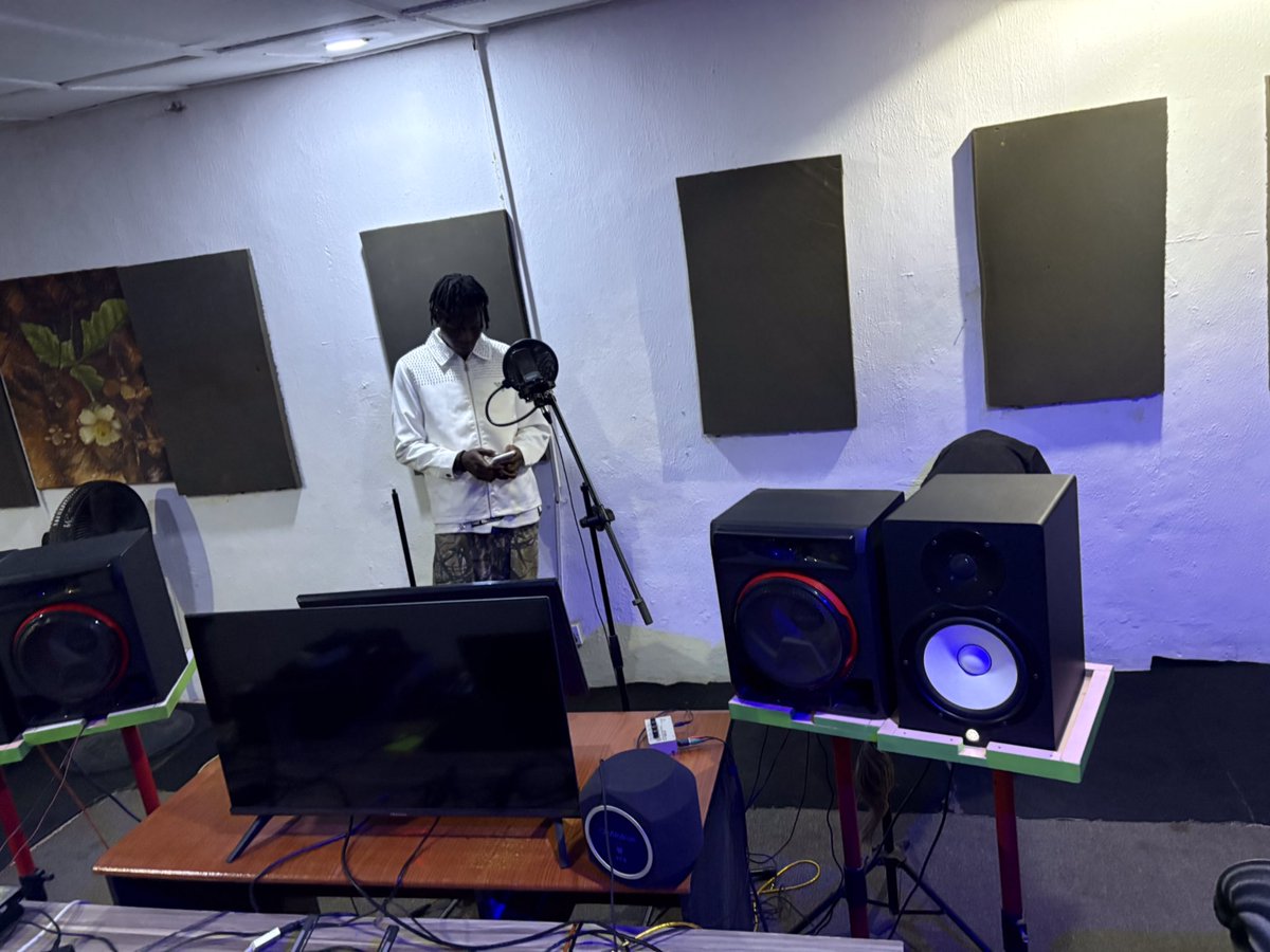 DicekidSos's tweet photo. TELL THEM GOD IS KING 👑
New Music Inna Bit✌️
#NGASDEMON #Ngollong https://t.co/JS1lB088j9