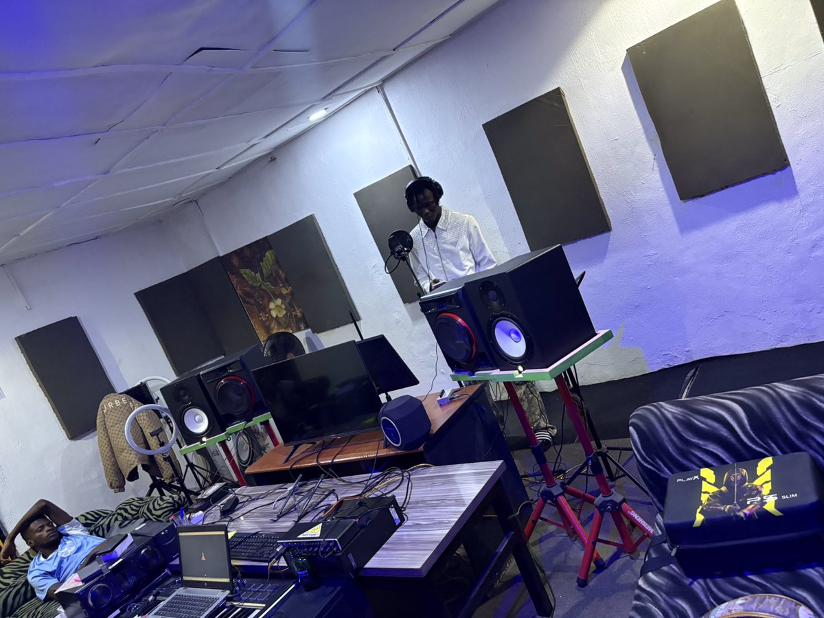 DicekidSos's tweet photo. TELL THEM GOD IS KING 👑
New Music Inna Bit✌️
#NGASDEMON #Ngollong https://t.co/JS1lB088j9