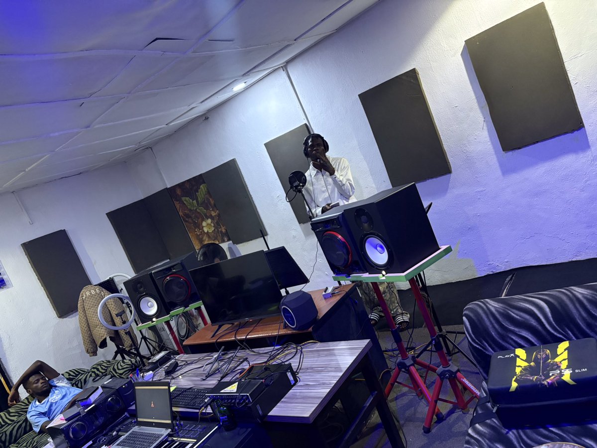 DicekidSos's tweet photo. TELL THEM GOD IS KING 👑
New Music Inna Bit✌️
#NGASDEMON #Ngollong https://t.co/JS1lB088j9