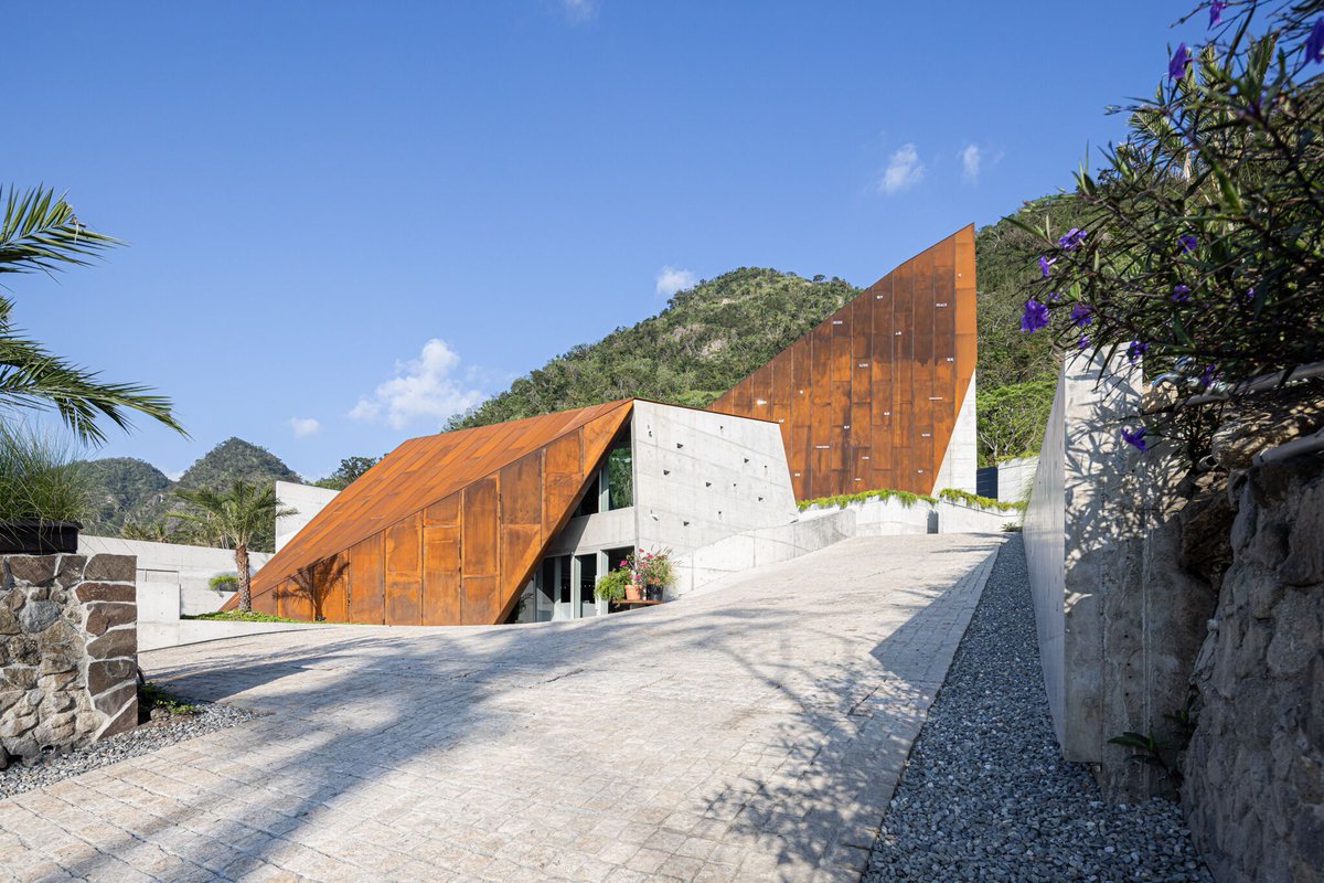Archello's tweet photo. A Spiritual Map Unfolded by Behet Bondzio Lin Architekten is shaped through material restraint and symbolic weight.
https://t.co/Tyg9cp1xjj 

#CortenSteel #MaterialNarrative #ExperientialArchitecture https://t.co/imtgPbaaW1