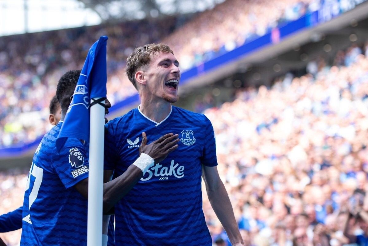 DataMB_'s tweet photo. No midfielder has won possession more times than James Garner in the Top 5 Leagues (249) ⚔️

◉ 98th percentile for duels won %
◉ 92nd percentile for possessions won
◉ 86th percentile for forward passes
◉ 84th percentile for key passes

👉 https://t.co/3UbwRvOCF2 https://t.co/GZrjSNCW0C