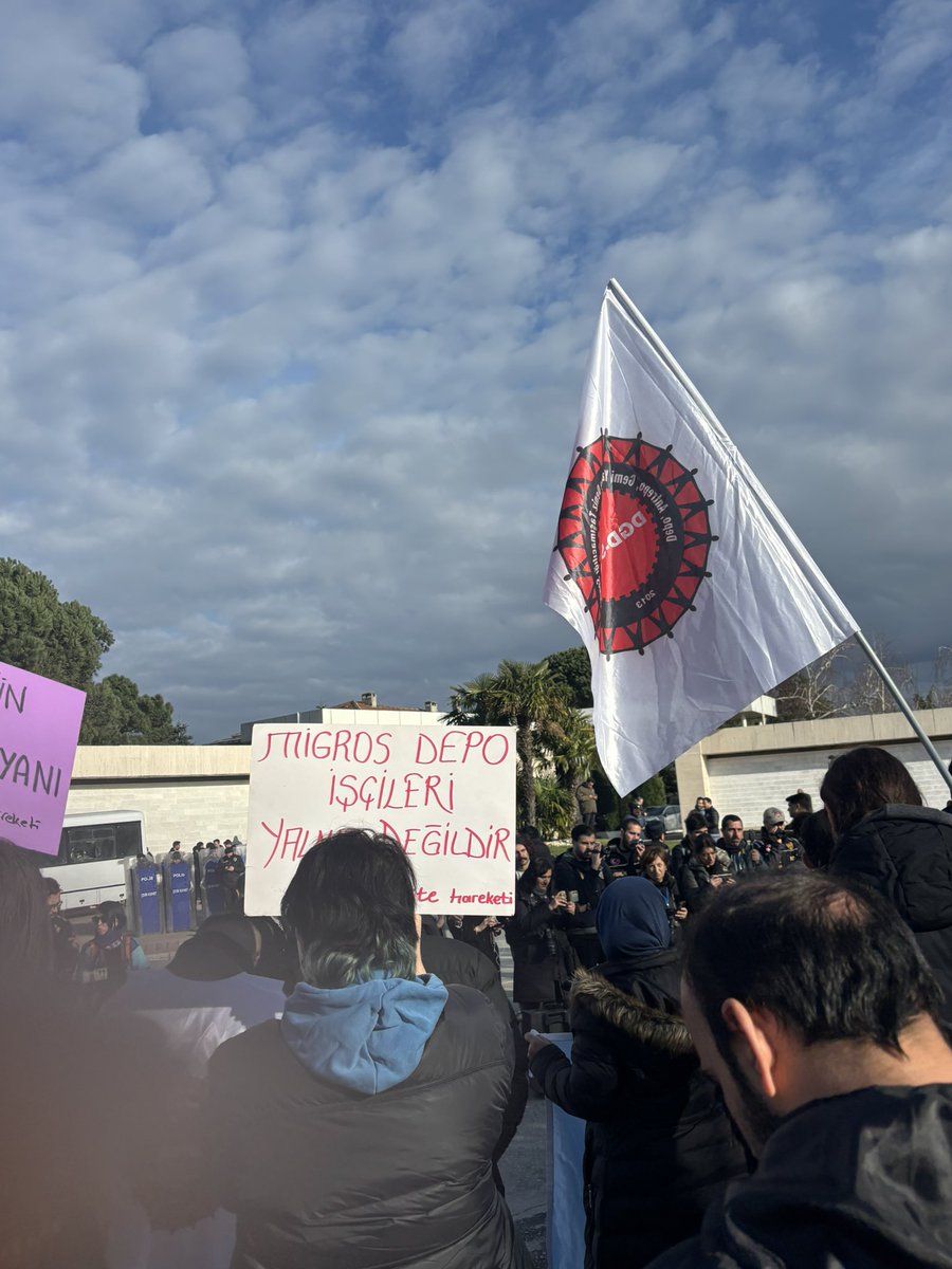 DEPO İŞÇİSİ KÖLE DEĞİLDİR
#migrostasefaletehayır 
#MigrosİşçisindenTarafım