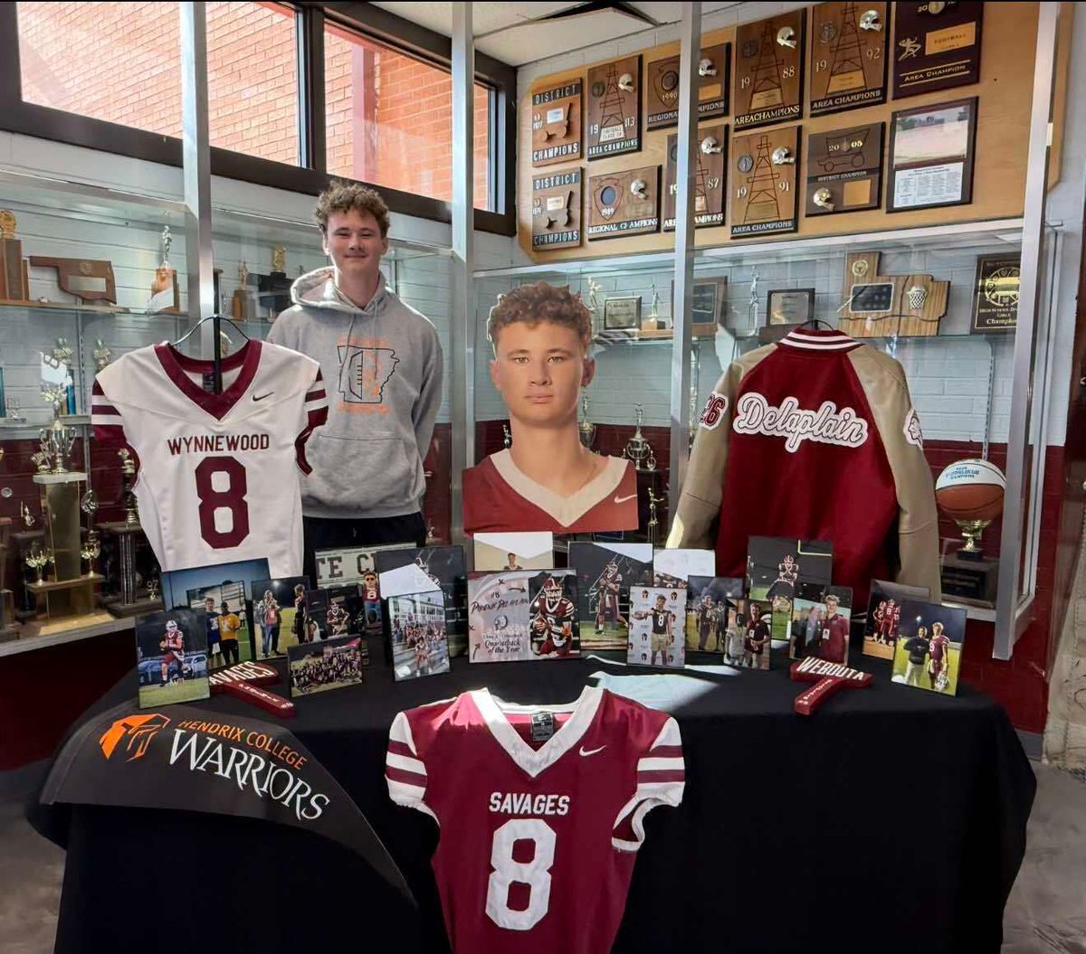 ndnsports's tweet photo. Congrats to Phoenix Delaplain (Cherokee), from Wynnewood, Oklahoma, who signed to play football at Hendrix College in Conway Arkansas.
#NativePreps #Cherokee https://t.co/rOwqUEiHmJ