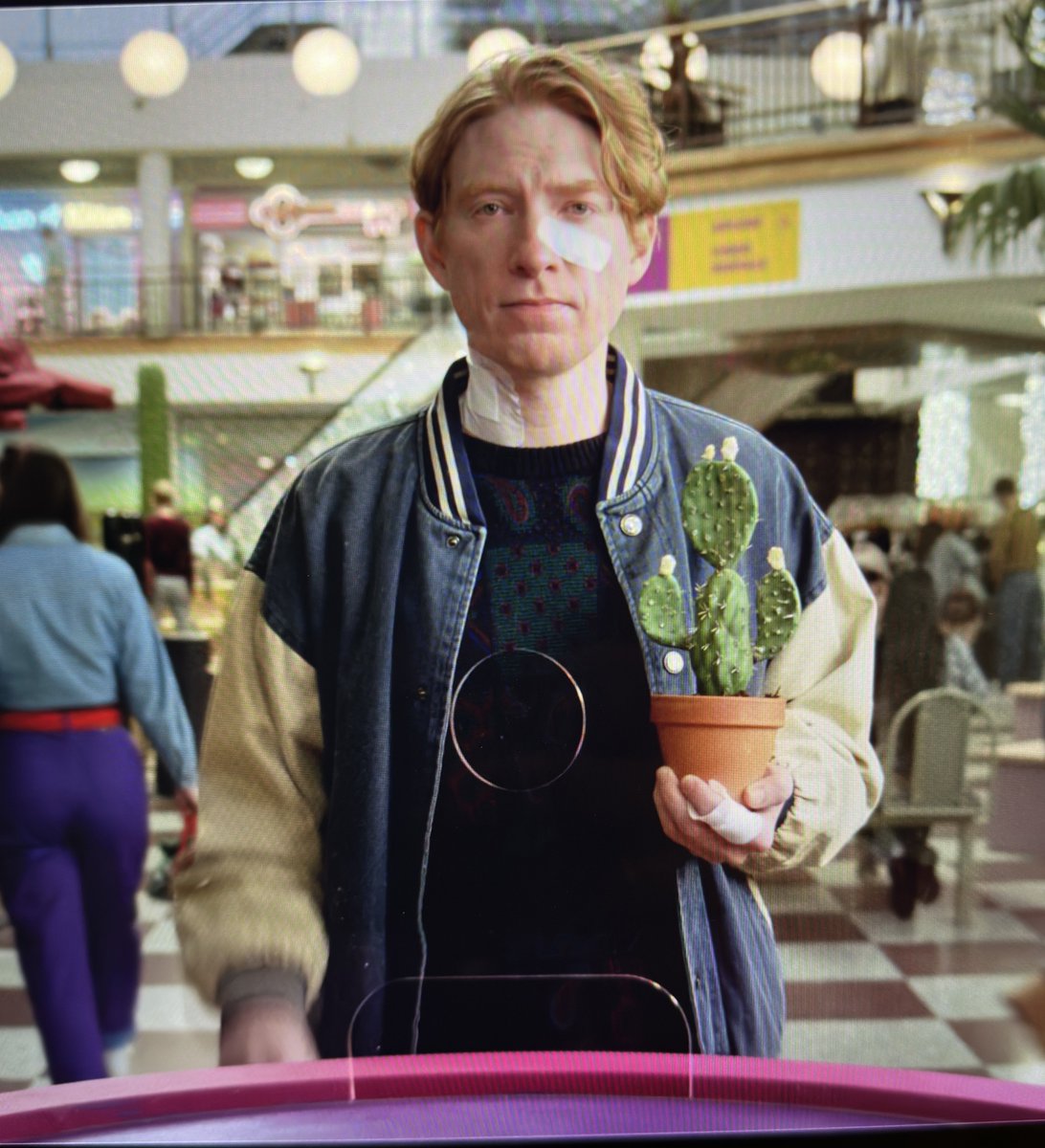 Morrendo que a Taylor colocou o traste como uma pedra sem sentimentos e sem utilidade 🗣️🗣️🗣️🗣️

e a do Travis como uma pessoa toxica bonita de ver  mas que se encostar faz um estrago 

#OpaliteMusicVideo