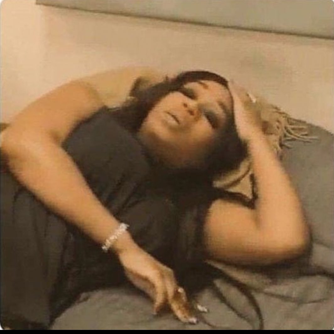 glitchu__'s tweet image. me: "I love skincare!" 

me when it’s time to wash my face at night: