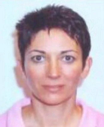 Cuando la niña Madeleine McCann desapareció en 2007, este fue el primer retrato robot que la policía británica difundió del presunto autor de su secuestro.

A la derecha, una foto de Ghislaine Maxwell, la esposa de Jeffrey Epstein.

En los archivos de Epstein se nombra a