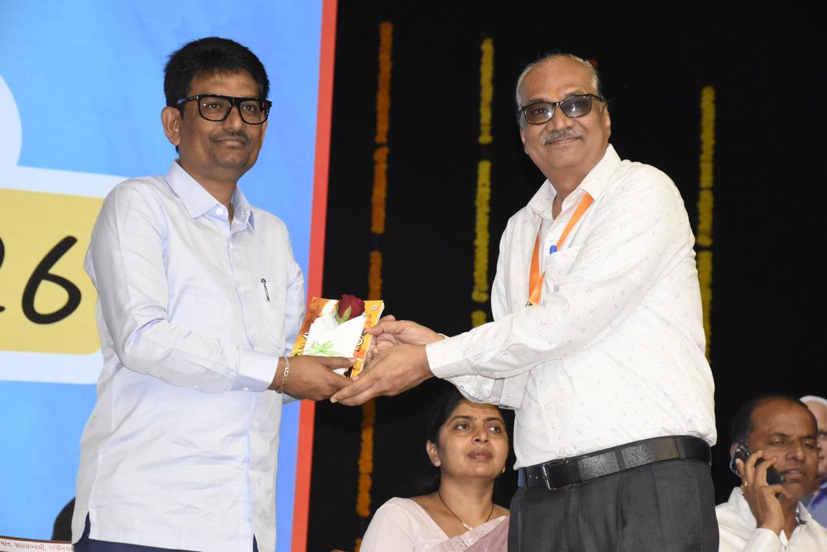 AlpeshThakor_'s tweet photo. વિદ્યાર્થીઓના પ્રેરણાસ્રોત માનનીય ���ડાપ્રધાન શ્રી નરેન્દ્રભાઈ મોદી દ્વારા  “પરીક્ષા પે ચર્ચા”  કાર્યક્રમ દરમ્યાન માનનીય મુખ્યમંત્રી શ્રી ભૂપેન્દ્રભાઈ પટેલ તેમજ માન. શિક્ષણ મંત્રી ડો. પ્રધુમનભાઈ વાજા સાથે  ગાંધીનગર ખાતે ઉપસ્થિત રહી વિદ્યાર્થીઓ સાથે સંવાદ કરી પ્રોત્સાહિત કર્યા... https://t.co/1IEkf1KYmJ