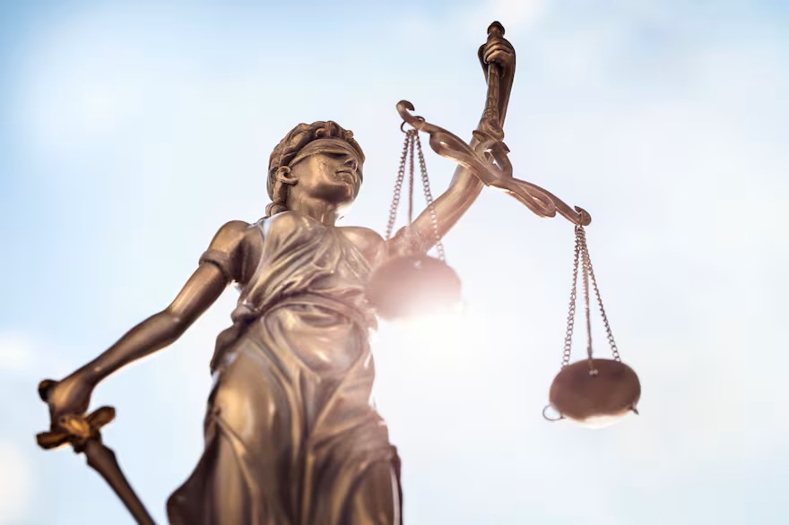 Imprescindible: Para entender la trágica parodia que son los juicios de lesa humanidad, lean este editorial de La Nación (2/2/2026). Es un buen repaso de cómo se organizó esta venganza disfrazada de justicia

Lesa humanidad: una claudicación histórica centrodeestudiossalta.blogspot.com/2026/02/lesa-h…