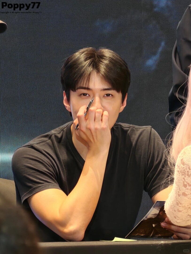 starfess's tweet image. WOI OH SEHUN GTG BGT LU KOCAKKKK 
-star