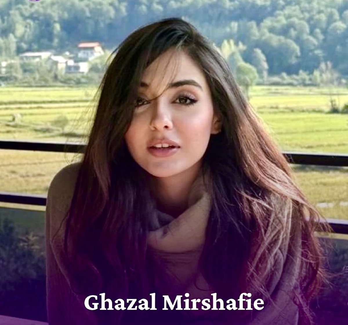 Bijan63's tweet photo. Update #IranProtesten (189):

Dit is Ghazal Mirshafiei, een kritische blogger uit Teheran.
Ze werd gearresteerd door Iraanse repressietroepen tijdens de protesten in Teheran. Sindsdien is er geen informatie beschikbaar over haar lot of verblijfplaats.
Het Iraanse criminele regime heeft haar Instagram-pagina verwijderd, waarop haar online activiteiten te zien waren.
Haar leven is in gevaar.
Wees svp haar stem. #IranMassacre #DigitalBlackoutIran