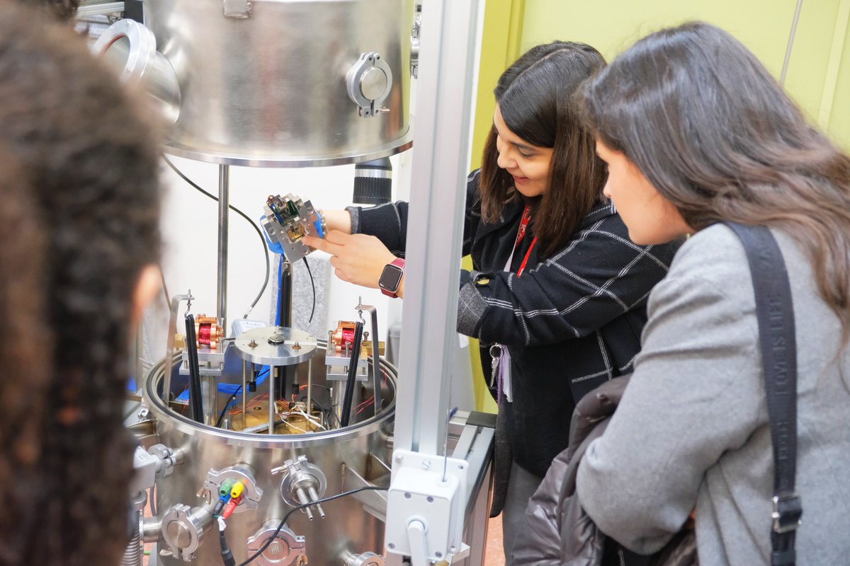 icmm_csic's tweet image. 🗣Hoy tenido la visita de estudiantes universitarios en la que han podido conocer en qué trabajamos y visitar varios de nuestros laboratorios.

👩‍🎓Esperamos que les haya picado el gusanillo la #ciencia de #materiales y podamos recibirles en un futuro🤗  #icmmlife #materialscience