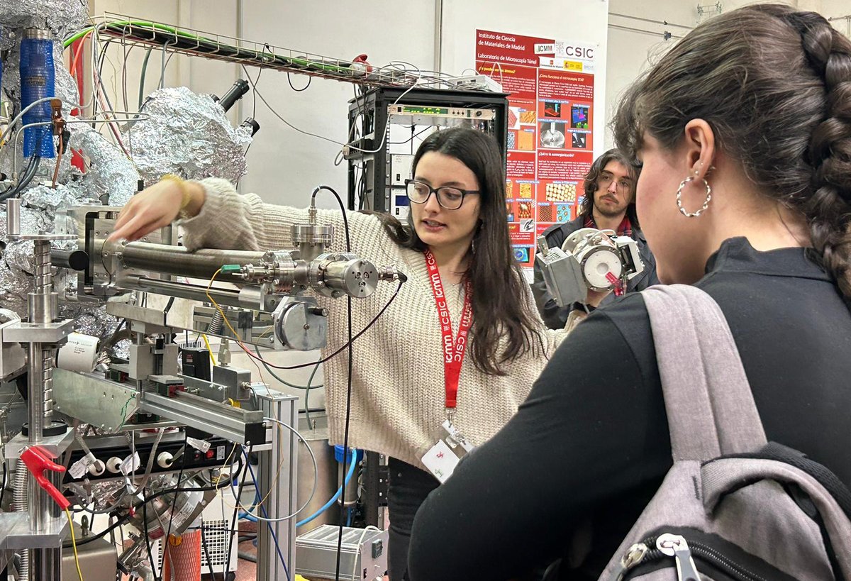 icmm_csic's tweet image. 🗣Hoy tenido la visita de estudiantes universitarios en la que han podido conocer en qué trabajamos y visitar varios de nuestros laboratorios.

👩‍🎓Esperamos que les haya picado el gusanillo la #ciencia de #materiales y podamos recibirles en un futuro🤗  #icmmlife #materialscience