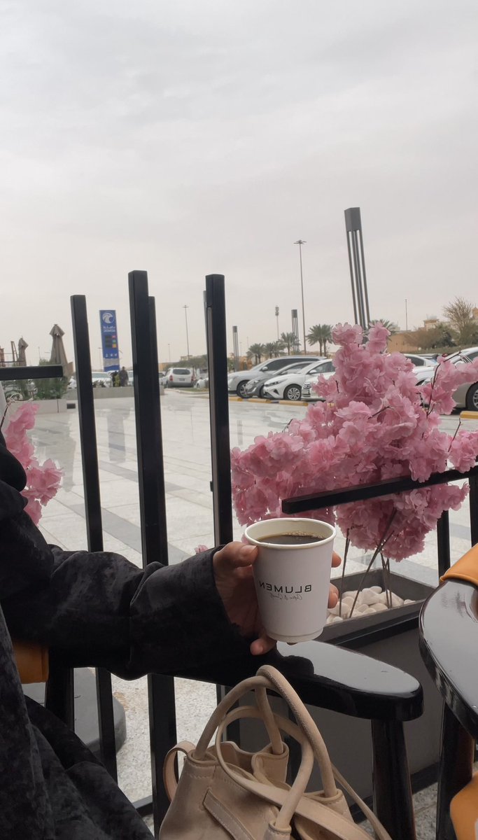 تحت تأثير الغيم والجو الحلو والقهوة ، لو تقابل اللي ماتحبه ، حبيته ..✨🍃💞

#الرياض 
#أمطار_الرياض