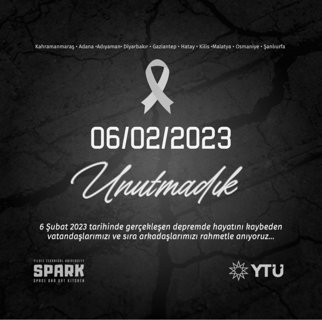 6 Şubat 2023 tarihinde gerçekleşen depremde hayatını kaybeden vatandaşlarımızı ve sıra arkadaşlarımızı rahmetle anıyoruz.