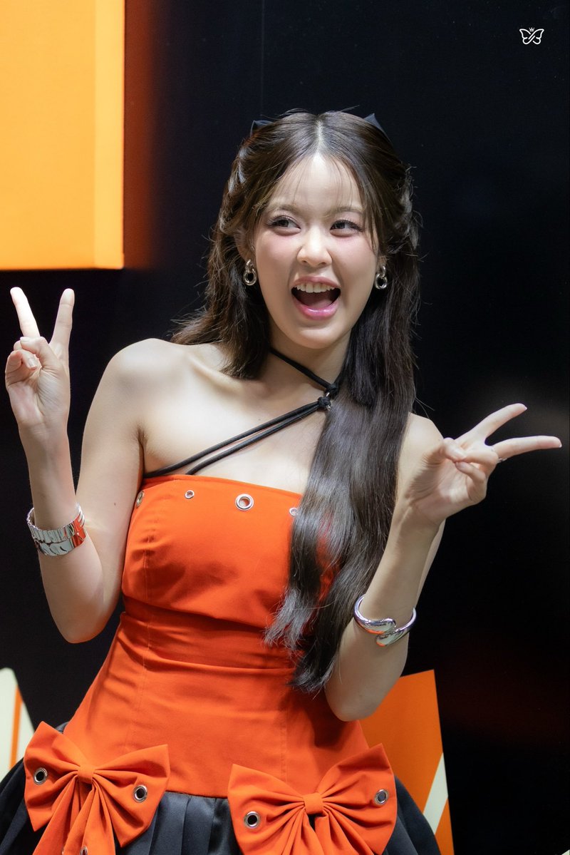 MOBYE_Fanbase's tweet image. น้องพลอยหญิงหนีกองถ่ายมารับจ๊อบ

#MOBYE