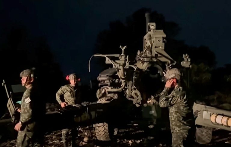 Bogotá (AFP) - Un atentado a tiros el jueves contra la caravana de vehículos del senador Jairo Castellanos, en la que no viajaba el legislador, dejó a dos de sus guardaespaldas muertos, con la guerrilla del ELN como prin bit.ly/4klGxYs
